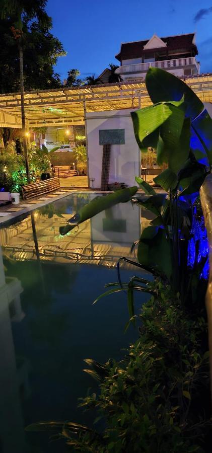 Retro Quarter Mb Hostel Siem Reap Luaran gambar