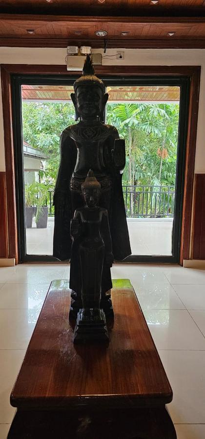 Retro Quarter Mb Hostel Siem Reap Bilik gambar