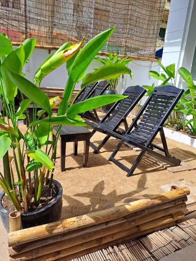 Retro Quarter Mb Hostel Siem Reap Luaran gambar