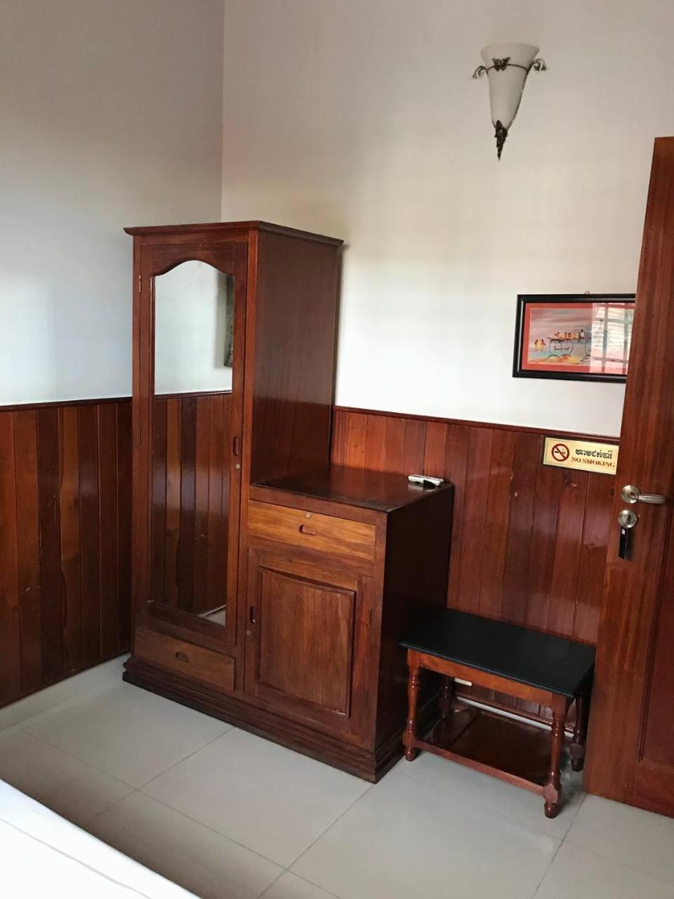 Retro Quarter Mb Hostel Siem Reap Luaran gambar